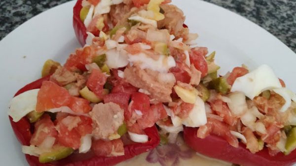 Pimientos asados rellenos de ensaladilla, de la mano de Conservas Serrats