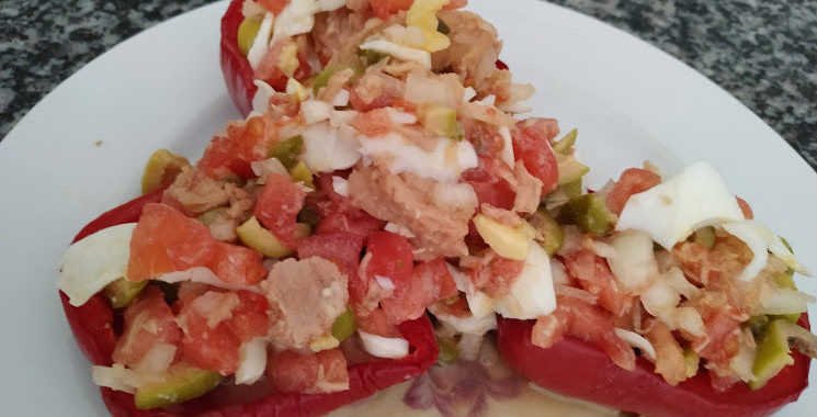 Pimientos asados rellenos de ensaladilla, de la mano de Conservas Serrats