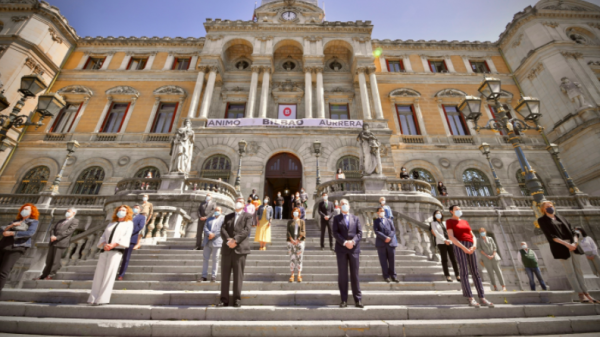 El Ayuntamiento de Bilbao de luto por las personas fallecidas por COVID-19