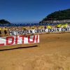 Protesta para exigir la paralización total de las obras del metro de Donostialdea