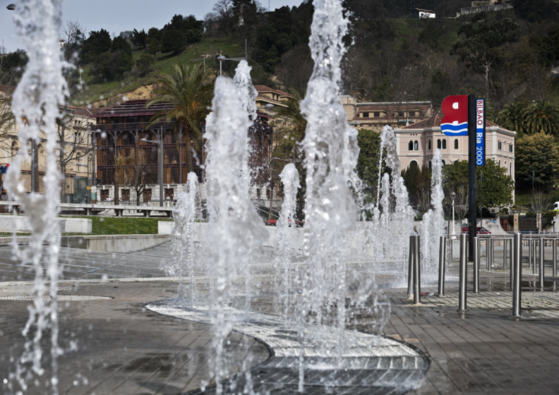 El Ayuntamiento de Bilbao restablece el suministro de agua en las fuentes ornamentales de Abandoibarra, Zabalburu, Jardines de Gernika y Ametzola