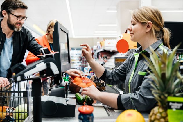 La facturación de servicios desciende un 38,5 % en abril en la CAV