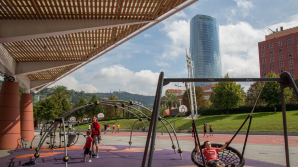 El Ayuntamiento de Bilbao reabre los parques infantiles