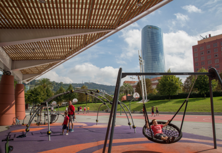 El Ayuntamiento de Bilbao reabre los parques infantiles