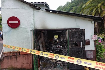 Arrestado tras atrincherarse y provocar un incendio en San Sebastián