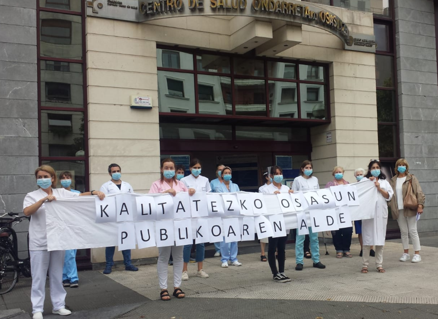 Concentración frente a los hospitales en defensa de la sanidad pública
