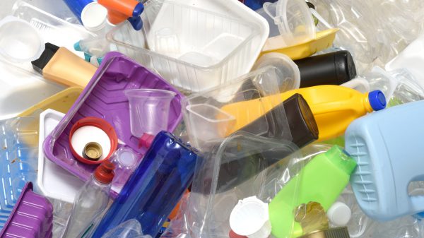 el-gobierno-anuncia-un-impuesto-para-los-envases-de-plastico-de-un-solo-uso
