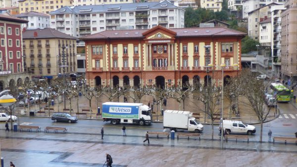 Arrestado en Eibar por lesiones, delito de odio y atentado a agentes de la autoridad