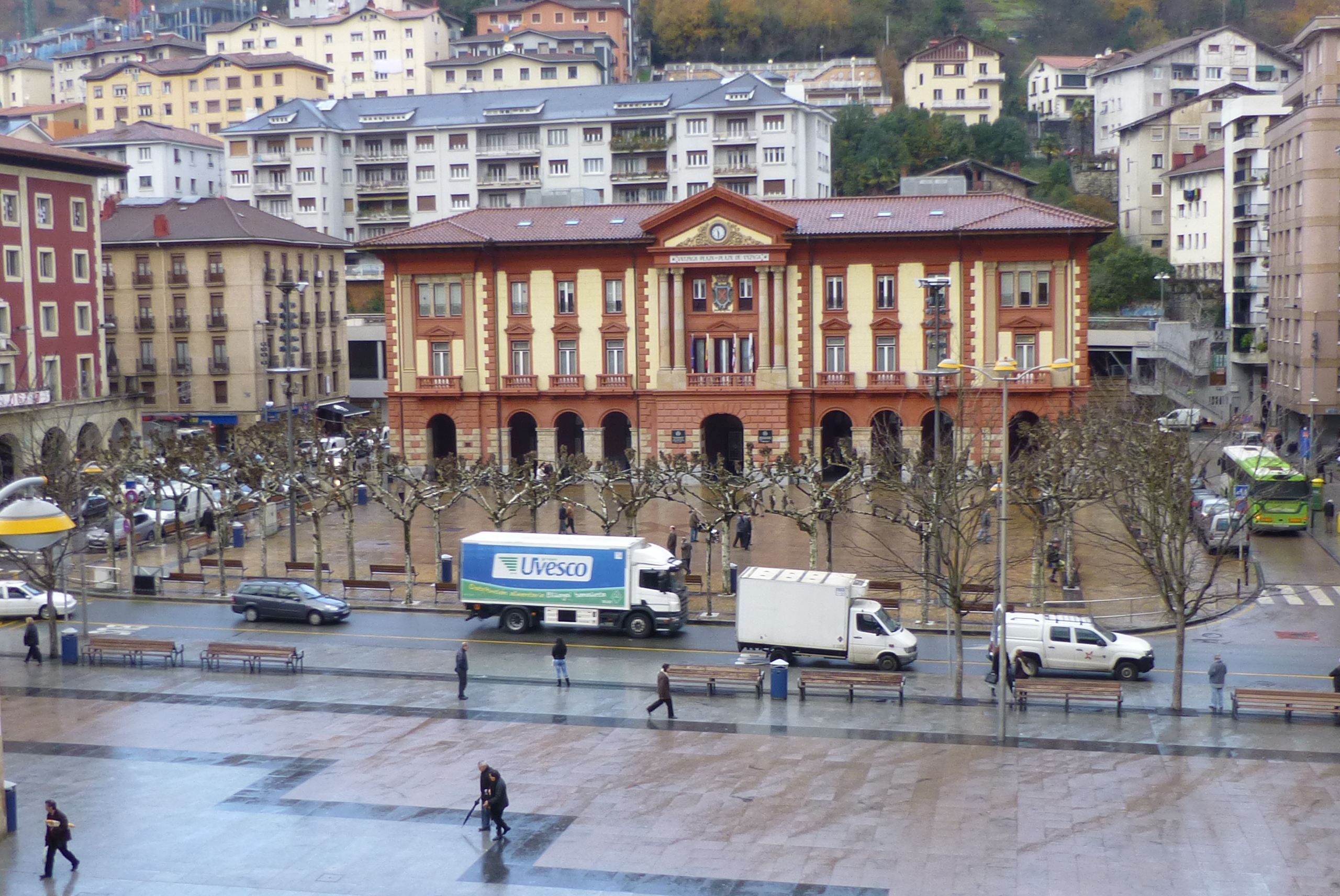 Arrestado en Eibar por lesiones, delito de odio y atentado a agentes de la autoridad